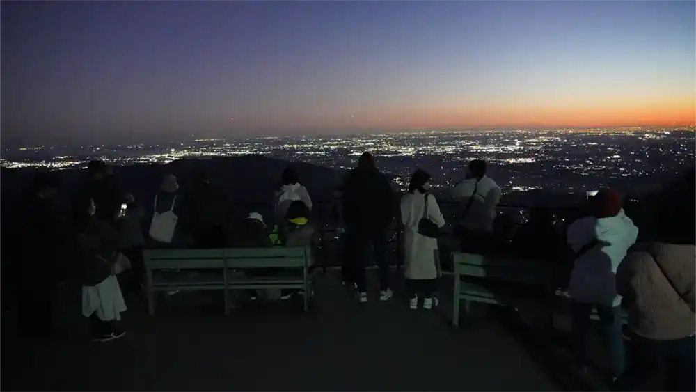 筑波山コマ展望台の夜景の景観写真