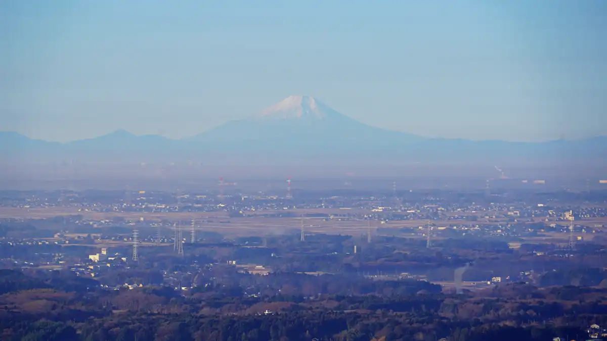 2025年正月の筑波山梅林の展望あずまやからの富士山の景観写真