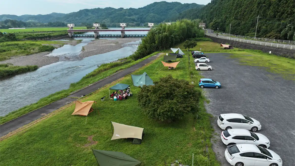 茨城県常陸大宮市の辰の口親水公園のキャンプ場の空撮景観写真