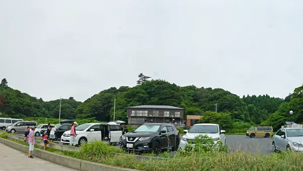 長浜海岸の駐車場の景観写真