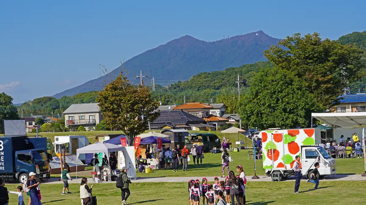 2024年11月3日の筑波山麓秋祭りの小田城跡のジャズフェスティバルの景観