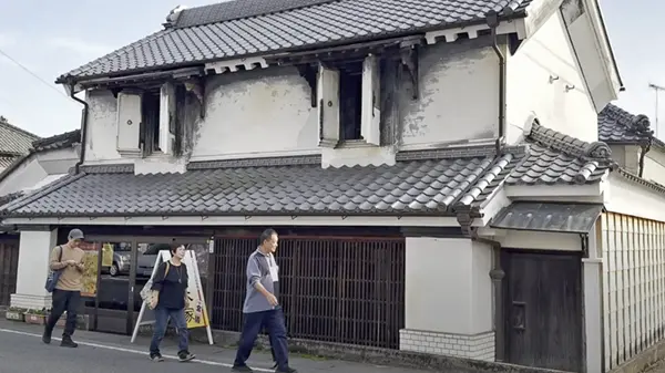 登録文化財の宮本家住宅「宮清」の景観写真