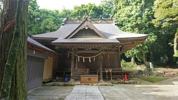 つくば市臼井の飯名神社の拝殿の景観写真