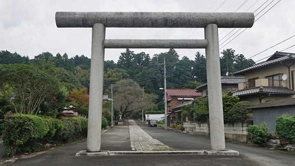 稲田神社の一の鳥居とVRツアーのリンク