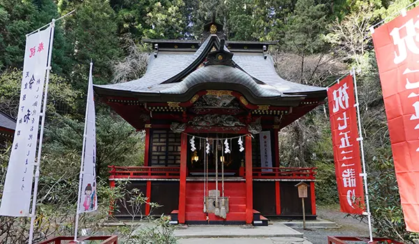 北茨城市の花園神社の拝殿景観写真