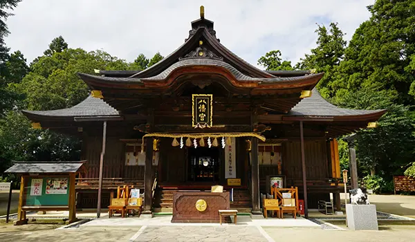水戸八幡宮の拝殿景観写真