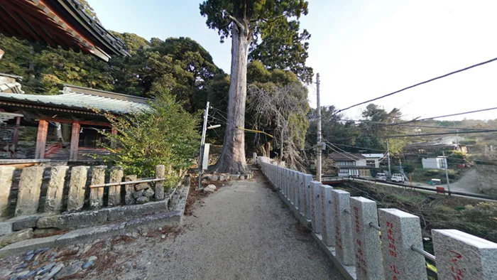 筑波山神社東側の白雲橋コース登山口へ向かう道の景観写真