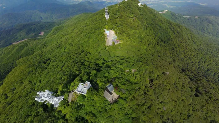 筑波山の男体山山頂の空中写真