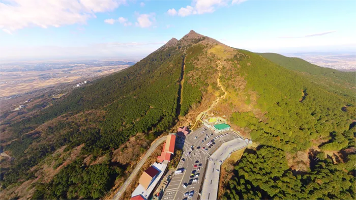 筑波山のつつじヶ丘駐車場の空中写真