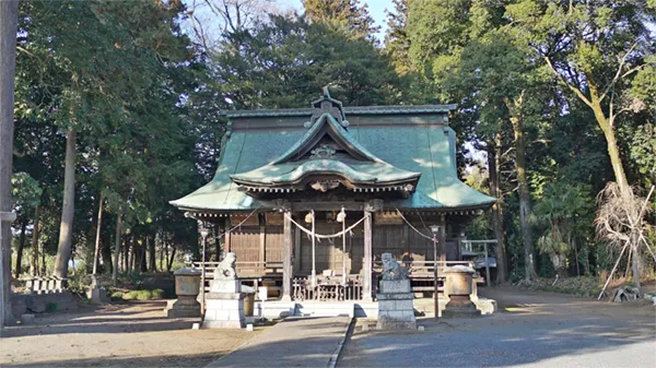 額田神社の拝殿の景観写真