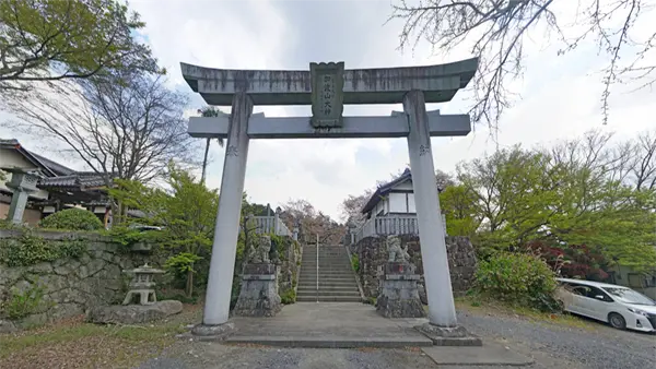 桜川市の加波山三枝祇神社本宮の鳥居の景観写真