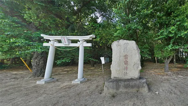 桜川市の雷電神社の鳥居の景観写真