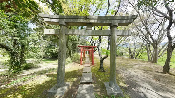 桜川市の正一位子育稲荷神社の鳥居の景観写真