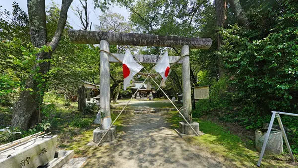 桜川市の櫻川磯部稲村神社の鳥居の景観写真