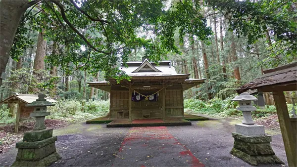 青山神社の拝殿の景観写真とVRツアーリンク