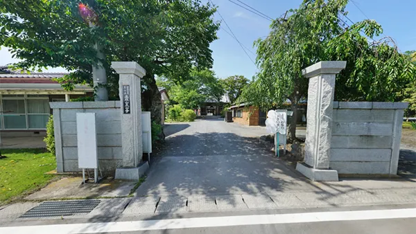 城里町の大山寺の石柱門の景観写真