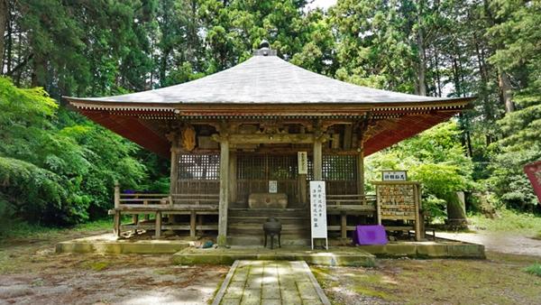 城里町の徳蔵寺の大師堂の景観写真