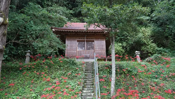 城里町の壁面観世音像・観音堂の景観写真