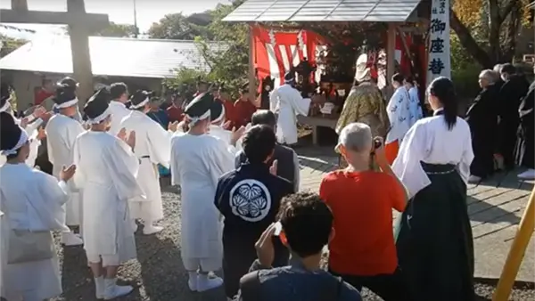 筑波山麓秋祭りにおける筑波山神社の御座替の神事の景観写真