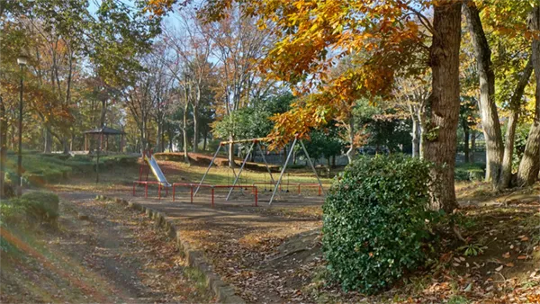 つくば市の並木公園の遊具の景観写真